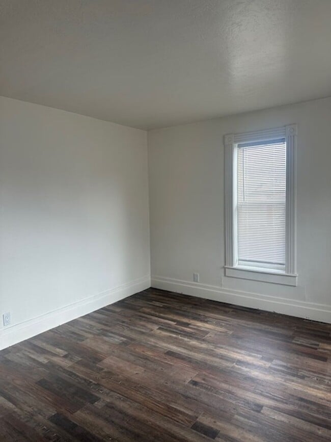 Building Photo - 726 N 11th Ave