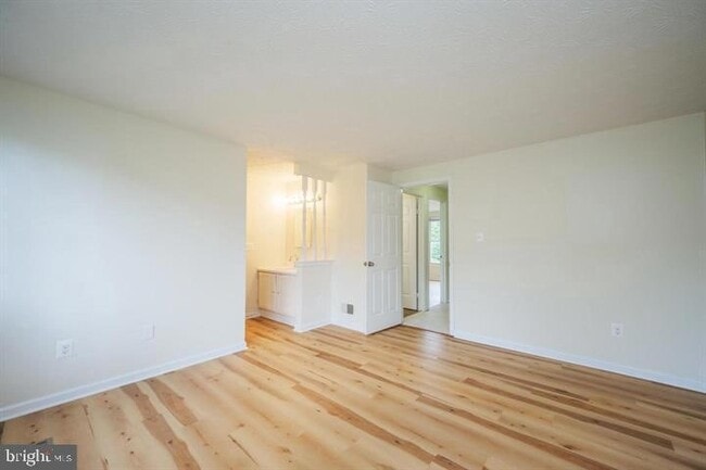 Building Photo - 2025 N Glebe Rd