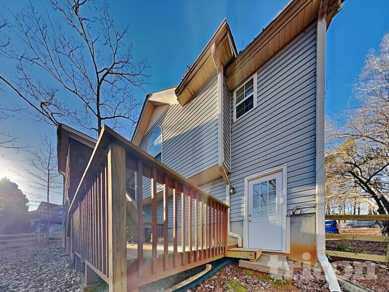 Building Photo - 2260 Ridge Rd