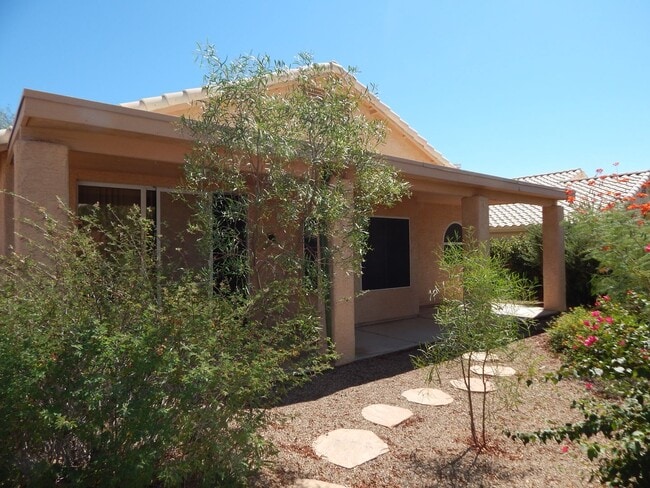 Building Photo - 3 Bedrooms 2 Bathrooms close to Sabino Canyon
