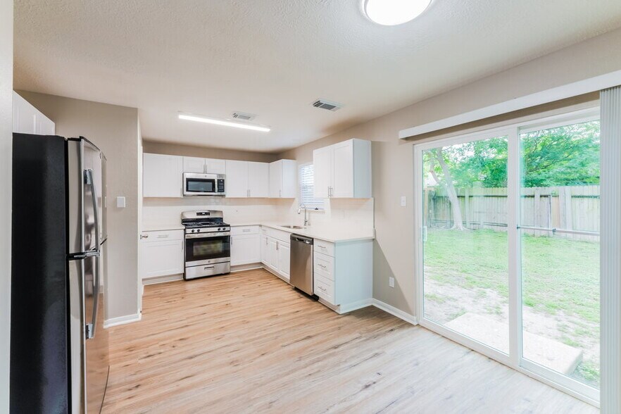 Building Photo - 5515 Deer Timbers Trail