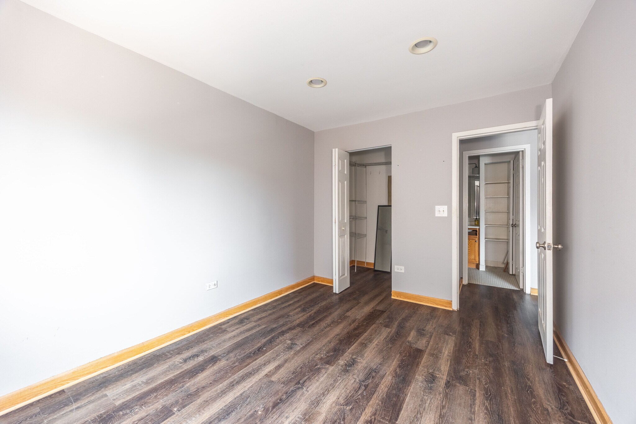 Building Photo - 607 W Wrightwood Ave