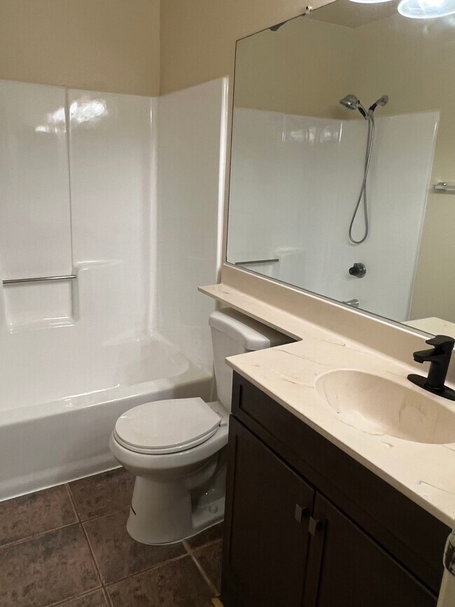 Building Photo - 430 N Chester Ave