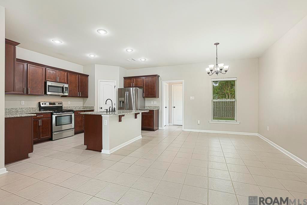 Building Photo - 18317 Sunset Park Dr