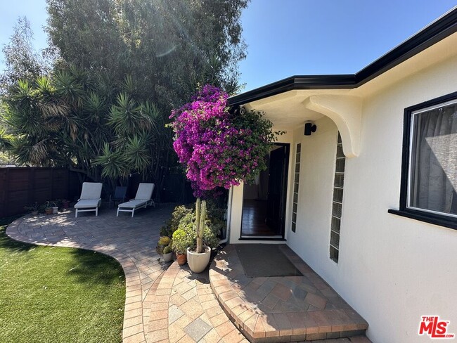 Building Photo - 4001 Chevy Chase Dr