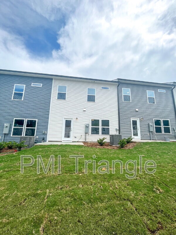 Building Photo - 802 Oak Center Dr