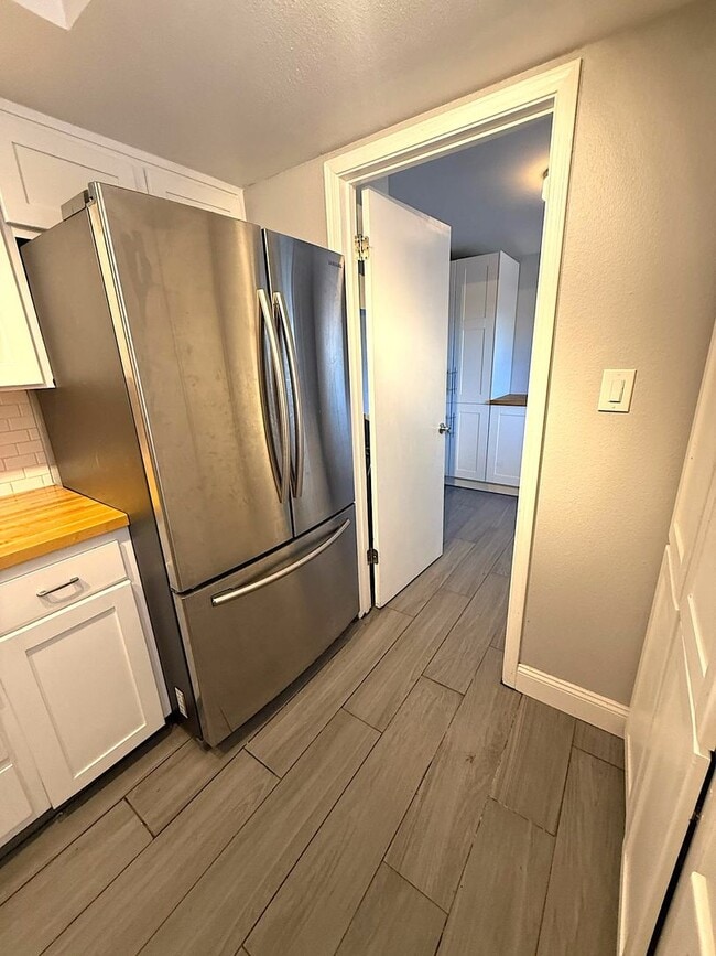Building Photo - Charming 3 bedroom in NE Albuquerque. Osuna/San Pedro area near San Mateo. Refrigerated Air! 2 Ca...