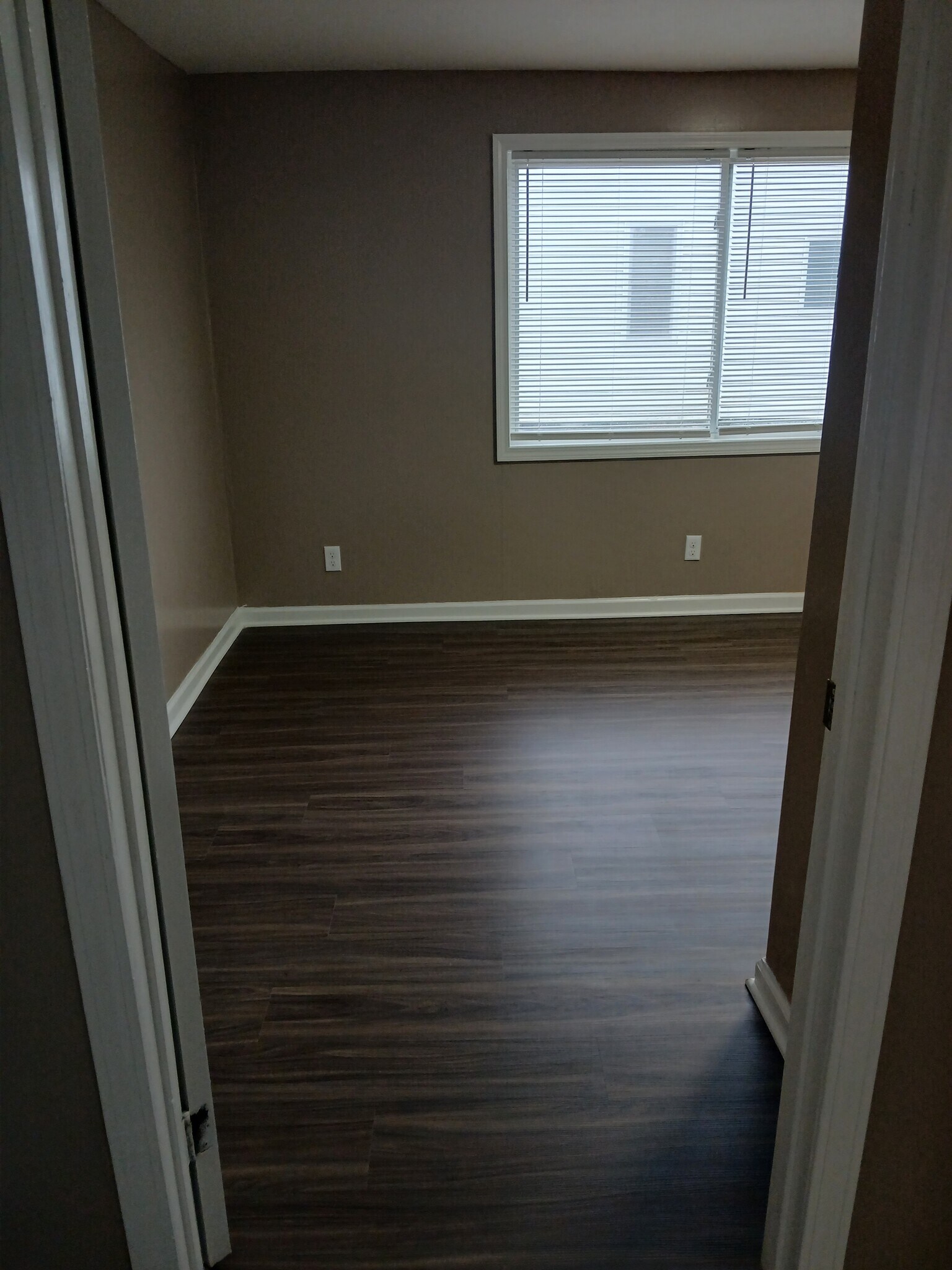 Building Photo - 216 N Main St