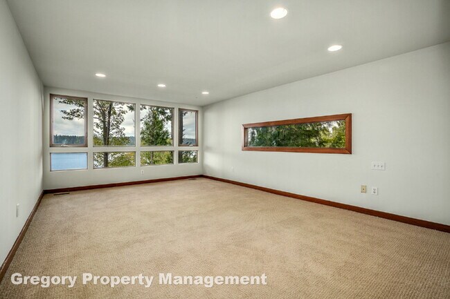 Building Photo - Outstanding Lake Sammamish Views. Private ...