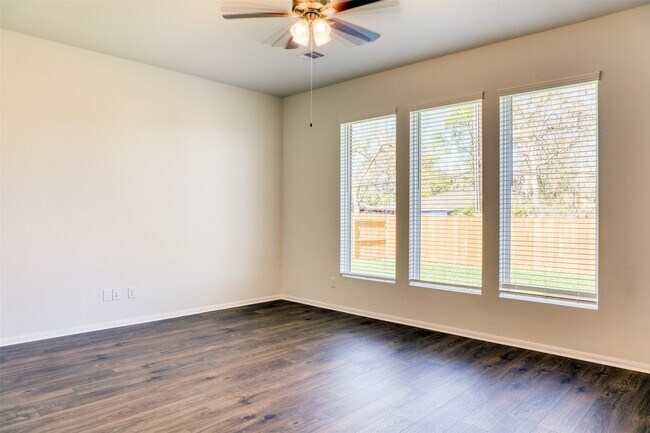 Building Photo - 410 Magnolia Ln