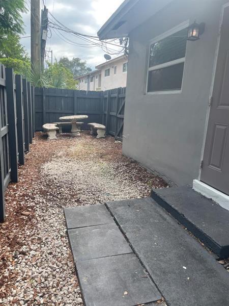 Building Photo - 732 SE 15th St