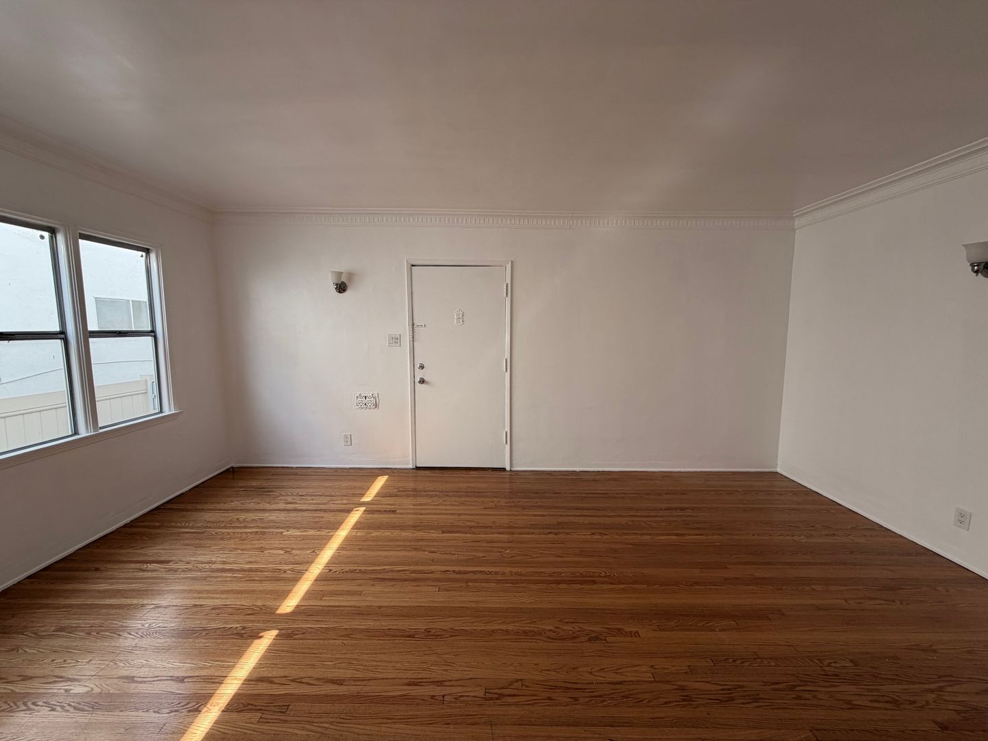 Building Photo - 820 N Edinburgh Ave