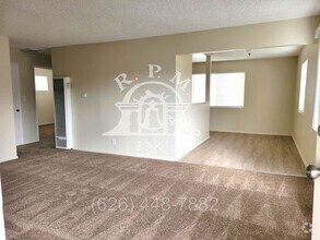 Building Photo - Spacious Upstairs 2-Bedroom, 1-Bathroom Ap...