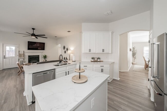 Building Photo - 3bed/2bath Cozy Chic with Backyard Oasis