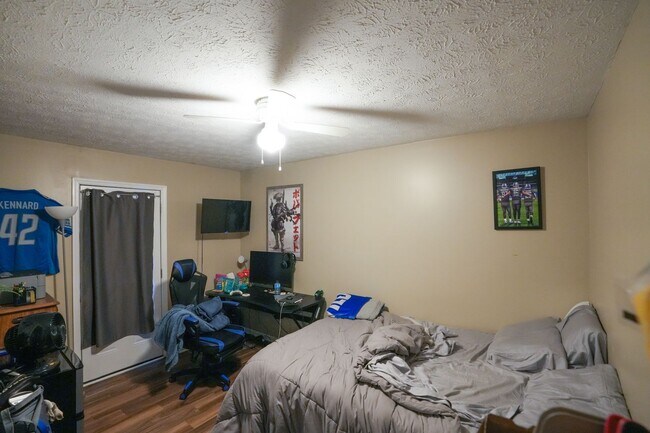 Building Photo - 718 Golfview Dr