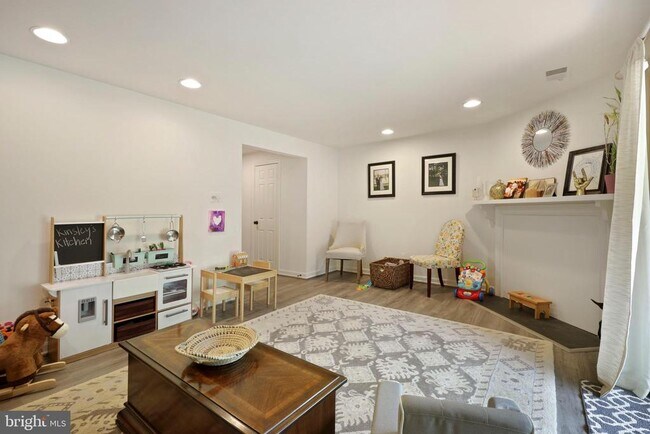 Building Photo - 11 Donagh Ct