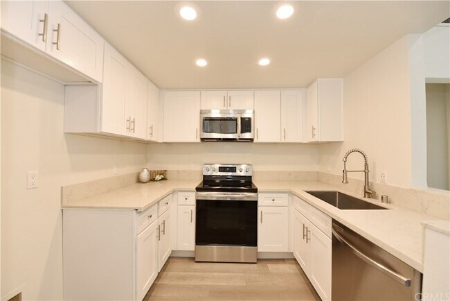 Unit comes with a brand new stainless refrigerator. All stainless appliances match, same brand - 50 Alicante Aisle