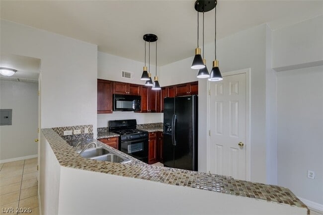 Building Photo - 10245 S Maryland Pkwy