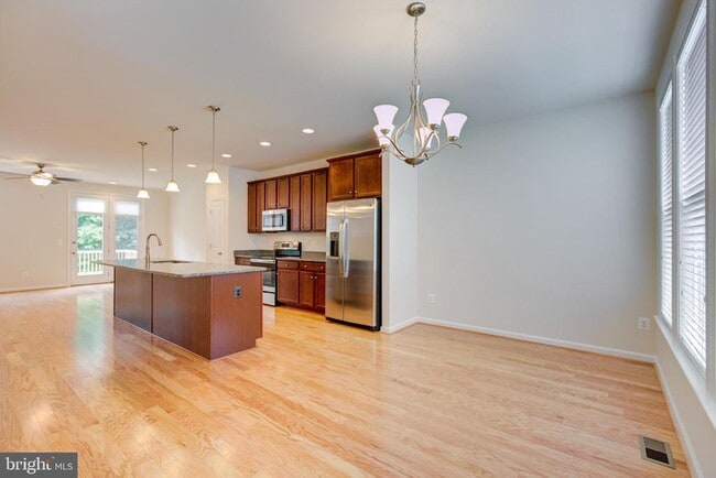 Building Photo - 135 Biscane Ct