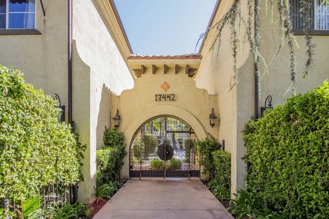 Building Photo - The Village Apartments