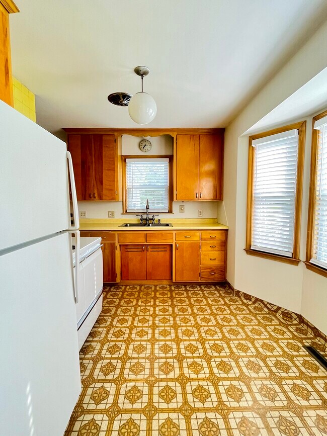 Building Photo - 5545 13th Ave S