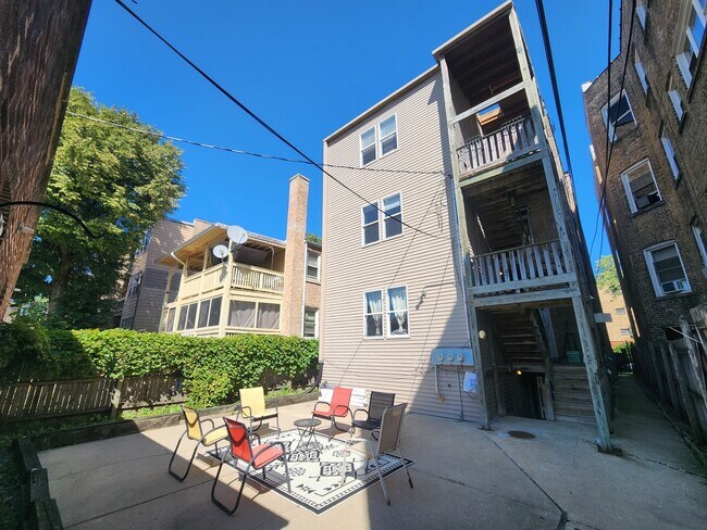 Building Photo - 6210 N Francisco Ave