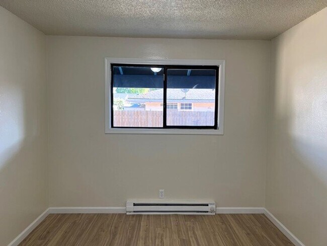 Building Photo - 2Bd/1Ba Single Story Apartment Unit - Move...