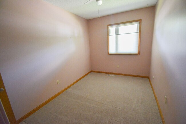 Building Photo - 4 Bed, 2 Bath Home for Rent – Great Locati...