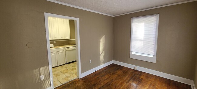 Building Photo - 327 Decelle St