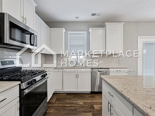 Building Photo - 554 Vining Ln