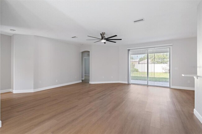 Building Photo - 32 Roxton Ln