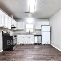 Building Photo - 2706 W Colorado Blvd