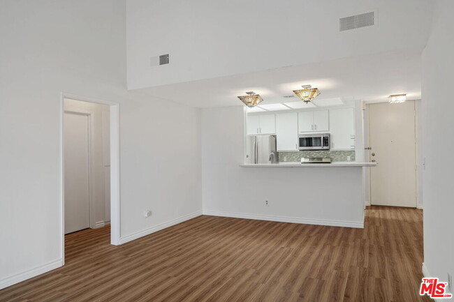Building Photo - 3231 Cheviot Vista Pl