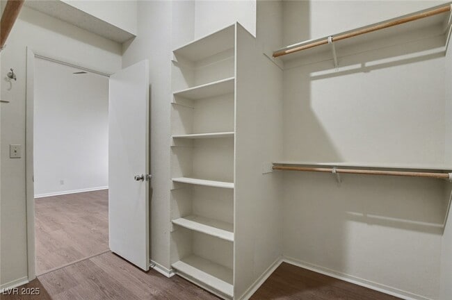 Building Photo - 7951 Aspendale Dr