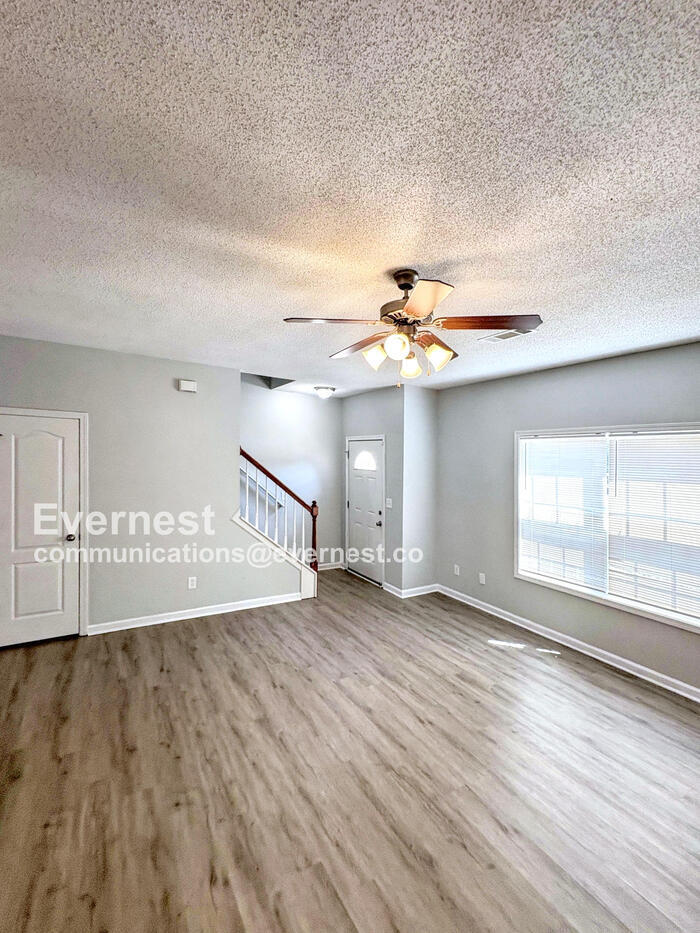 Building Photo - 8625 Thomas Ln