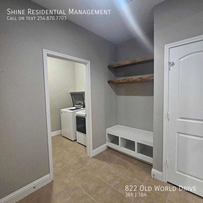 Building Photo - 822 Old World Dr