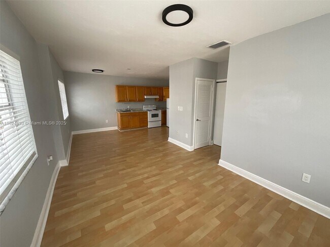 Building Photo - 1360 Collins Ave