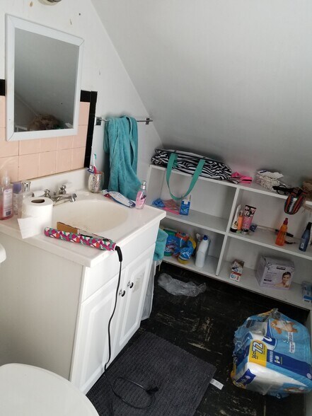 Building Photo - 669 Price St