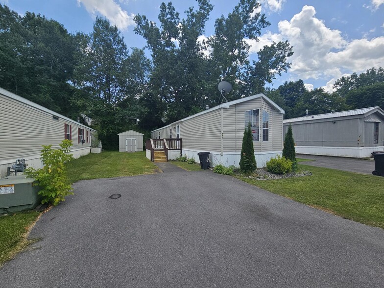 Building Photo - 442 Tulip Dr
