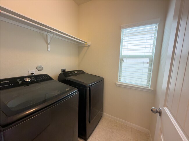Building Photo - 17035 Amarose Dr