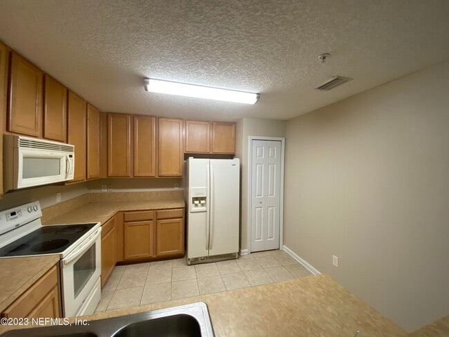 Building Photo - 8204 White Falls Blvd