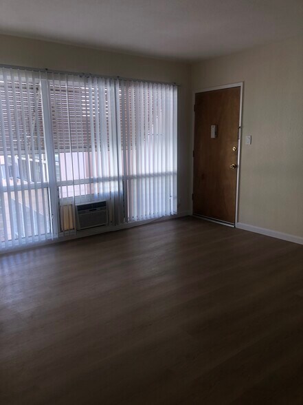 Building Photo - 514 S Gramercy Pl