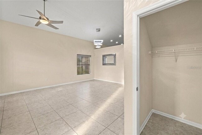 Building Photo - 5438 SW 49th Ave