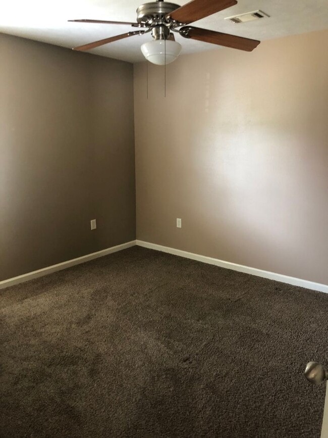 Building Photo - Charming 3-Bedroom Home in a Quiet Neighbo...