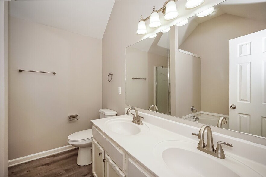 Building Photo - 127 Fairmont Cir