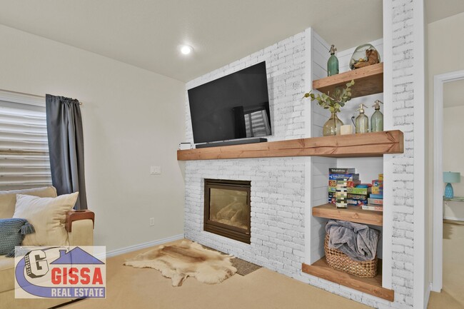 Building Photo - This stunning six-bedroom, three-and-a-hal...