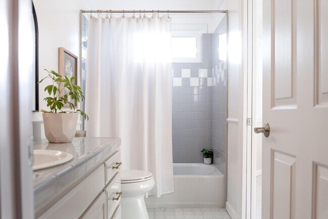 Building Photo - 5br/4ba Home - Luxury Country Living Minutes to Capitola & Soquel Village