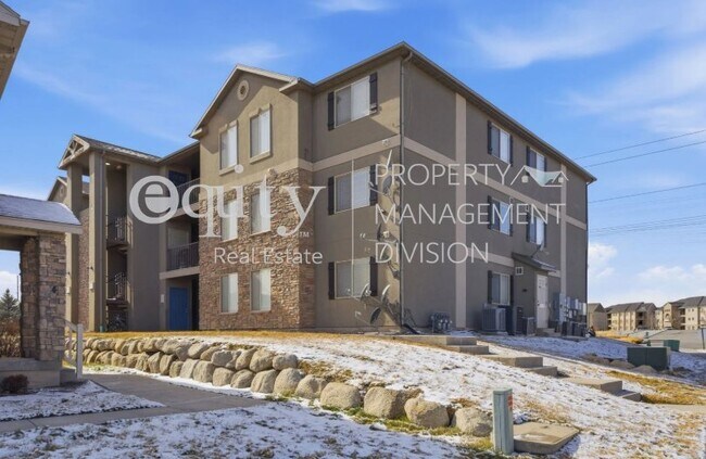 Building Photo - 3812 E Rock Creek Rd