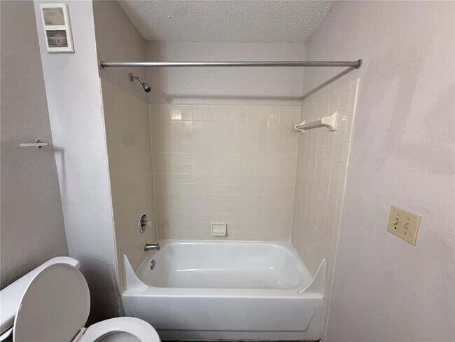 Building Photo - 3705 SW 27th St