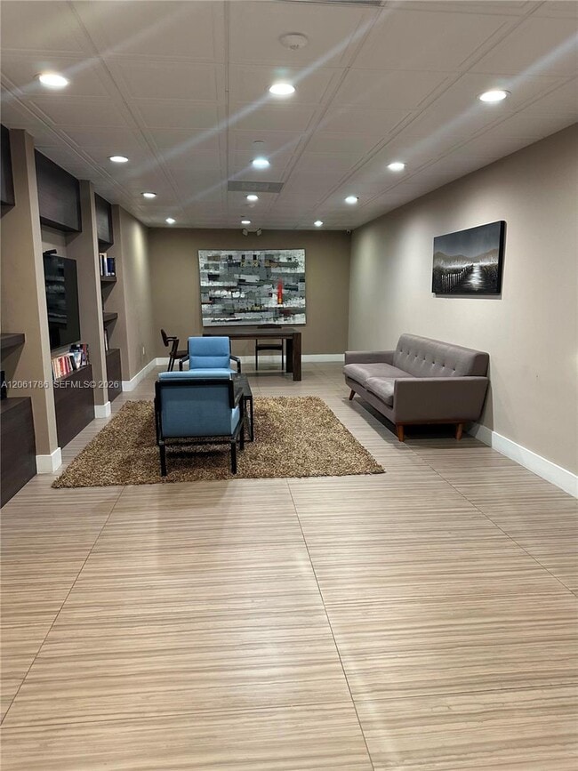 Building Photo - 3675 N Country Club Dr